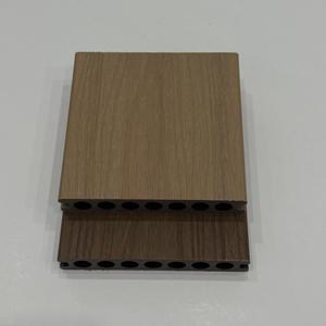 Plancher de <span class=keywords><strong>terrasse</strong></span> rond semi-creux anti-taches <span class=keywords><strong>en</strong></span> <span class=keywords><strong>bois</strong></span> et plastique composite de haute qualité anti-termites pour l'extérieur - Product Image 3