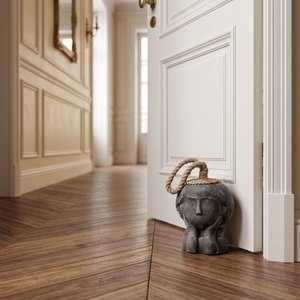 Butée de porte en céramique noire mate avec finition antique balinaise, dotée d'un design minimaliste en forme de tête et d'une poignée en corde robuste - Product Image 3