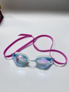 Gafas de Natación con Lentes de Efecto Espejo Antivaho, Puente Nasal Reemplazable, Gafas de Natación para Adultos con Tapones para los Oídos y Estuche - Product Image 5