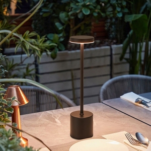 Lampe de table LED en métal minimaliste moderne, style créatif et simple pour la maison, lampe de bureau LED rechargeable sur batterie pour la lecture - Product Image 6