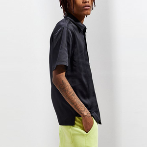 <span class=keywords><strong>Camicia</strong></span> da <span class=keywords><strong>Uomo</strong></span> <span class=keywords><strong>Nera</strong></span> in <span class=keywords><strong>Raso</strong></span> di Seta, Manica Corta, Stile Streetwear, Casual con Bottoni - Product Image 2