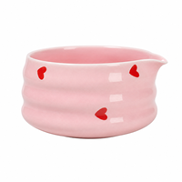 Bol à matcha en céramique rose classique en forme de cœur rouge avec bec verseur pour ensemble de thé matcha personnalisé