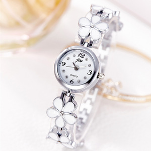 Montre pour femme élégante et mignonne avec boîtier en alliage JW, mouvement à quartz, cadran en verre, bracelet à motif floral, cadeau idéal - Product Image 5