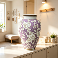 Lila Keramikvase mit Geprägtem Weißem Blumenmuster und Goldrand für Inneneinrichtung