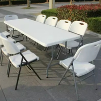 Table polyvalente en plastique solide de 6 pieds, plateau mat anti-reflets, base stable. Idéal pour le camping, les marchés artisanaux, les stands et les espaces de travail.