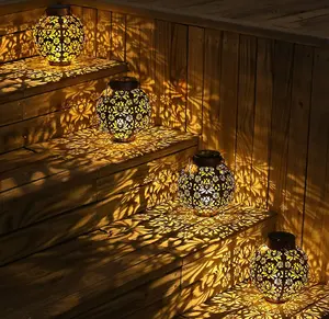 Hollow-out tasarım gül Patten dekoratif LED asma fener güneş demir Metal asma fener ışıkları