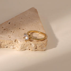 แหวนแฟชั่นสำหรับผู้หญิงทำจากสเตนเลส18K ประดับเพทายสีขาวมีหกแฉก - Product Image 2