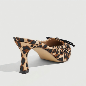 Mules da donna in camoscio con stampa leopardata, <span class=keywords><strong>tacco</strong></span> <span class=keywords><strong>a</strong></span> spillo, punta affusolata, bordo arricciato, fiocco nero, sexy, per feste e occasioni casual, 7,5 cm - Product Image 4