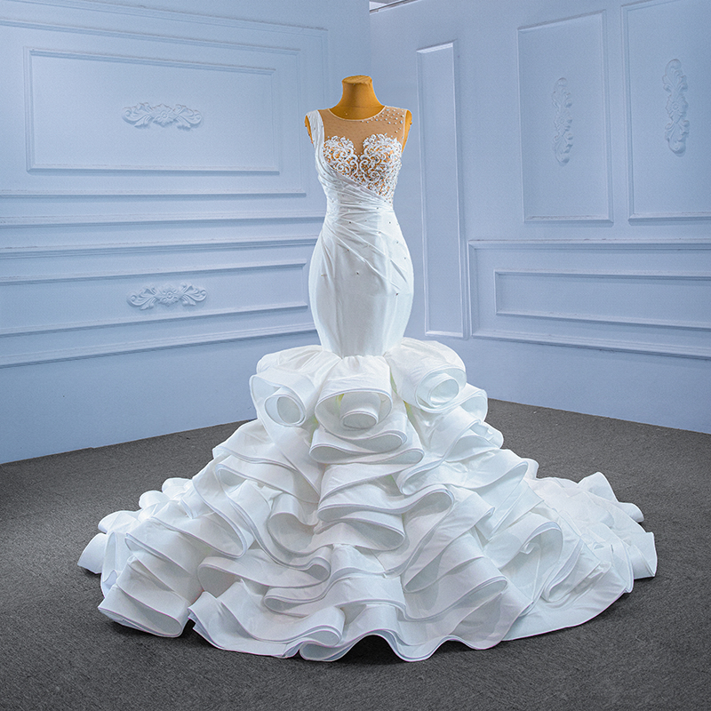 Slim Fit Wedding Gown - Elegant Ladies Floor-Length Design Slim Fit Wedding Gown - Elegant Ladies Floor-Length Design