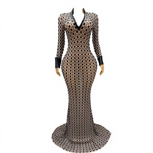 Robe de soirée élégante pour femme, grande taille, col en V, ornée de cristaux, strass et sequins, avec traîne, en maille, moulante, pour cocktail et anniversaire - Product Image 3