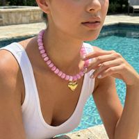 Collier personnalisé 2026, nouveau, coloré, en résine acrylique épaisse, avec perles et pendentif cœur gonflé doré, collier statement pour femme