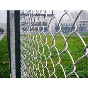 Malla de Alambre Galvanizado Recubierta H&F HF-CLF003 de 8 pies, Resistente a la Intemperie, para Campos Deportivos, con 1 Año de Garantía, al Mejor Precio - Product Image 6