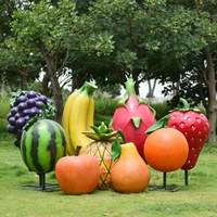 Décoration de fruits surdimensionnés de style dessin animé - Statues de fruits en fibre de verre durables et peintes à la main pour centres commerciaux et restaurants familiaux