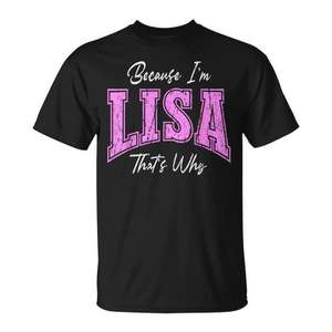 Camiseta con la frase "Porque soy Lisa, eso es por qué me llaman", texto negro y rosa, unisex, talla para adultos S M L XL XXL - Product Image 1