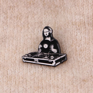 Badge en émail créatif et amusant <span class=keywords><strong>DJ</strong></span> Mona Lisa, motif de la célèbre peinture de la Dame, avec platine vinyle et mélangeur - Product Image 5