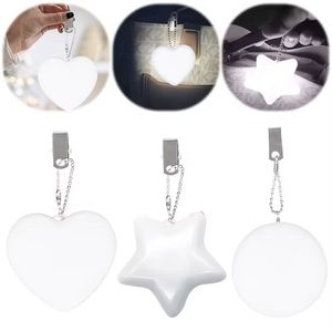 Lampe de sac à main LED en forme de cœur pour femme, activée par mouvement automatique, avec porte-clés breloque, produit intelligent pour la maison - Product Image 4