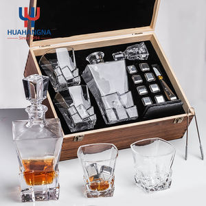 Handgefertigtes Kristallglas-Dekanter-Set mit Eigenem Logo für Likör, Wein und Whiskey mit 2 Whiskygläsern in Holzgeschenkbox für Geburtstage - Product Image 2