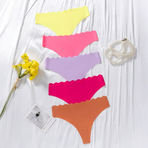 Slip Donna Senza Cuciture a Vita Bassa in Diversi Colori con Superficie Liscia e Aspetto Invisibile - Product Image 1