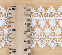 Pita Bordir RYL Hitam Putih Double Edge Hollow Lace Polyester yang Larut dalam Air untuk Gaun Pengantin