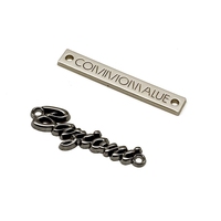 Étiquettes de vêtements personnalisées Étiquettes métalliques à coudre avec lettres et logos en alliage de zinc Techniques de placage