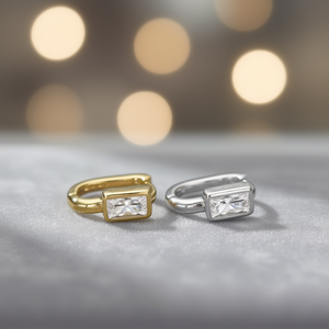 Orecchini a Perno Minimalisti E3384 con Cristalli in Oro Bianco, Gioielli Unisex - Product Image 2