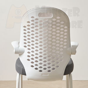 Chaise de bureau Kanto, chaise d'ordinateur, design ergonomique avec dossier en maille respirante et accoudoirs réglables, roulettes hybrides, stable - Product Image 6