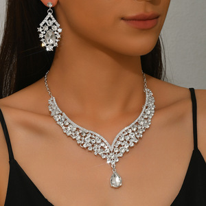 2025 nouvelle mode exquise haute qualité larme gemme bijoux cristal grappe déclaration collier boucle d'oreille ensemble pour tenue de soirée - Product Image 2