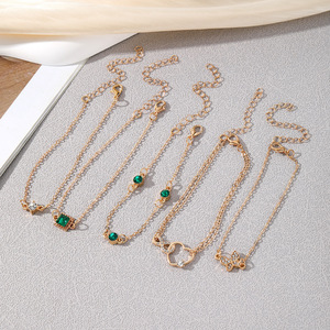 नए यूरोपीय अमेरिकी रेट्रो ग्रीन डायमंड स्क्वायर ब्रेसलेट 4-टुकड़ा सेट तितली प्यार और फैशन चूड़ियों के कंगन सहित - Product Image 4