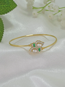 Brazalete Danta Gems Ira Petal, Inspirado en Flores, Elegante, Hecho a Mano, Tono Dorado, Diseño de Autor, Brazalete de Lujo, Moda Étnica - Product Image 2