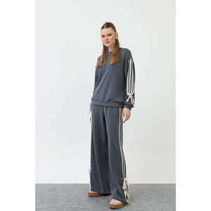 ชุดเซ็ตสองชิ้นถักนิตติ้งสำหรับผู้หญิง แขนยาว สวมใส่สบาย ระบายอากาศได้ดี สีเอครู ใส่ได้ทุกฤดู - Product Image 5