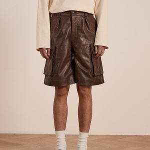 กางเกงขาสั้นลำลองสีน้ำตาลพิมพ์ลายโลโก้ตามสั่ง หนัง PU แท้ แต่งลายขาดแบบ Distressed ทรงคาร์โก้ ความยาวระดับเข่า ลายเรียบ สไตล์สตรีทแวร์ - Product Image 6