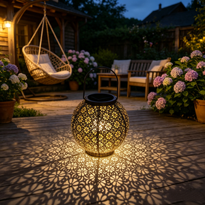 Farol <span class=keywords><strong>Solar</strong></span> Metálico Vintage Personalizado <span class=keywords><strong>con</strong></span> Diseño Floral Calado, Lámpara Colgante de Bronce Antiguo para Decoración de Jardín y Patio Exterior - Product Image 3