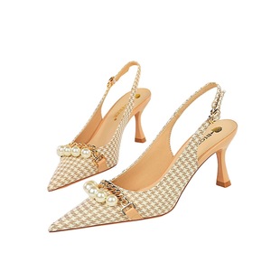 Zapatos de Tacón Bajo con Punta Abierta y Correa Trasera con Cadena de Perlas Metálicas, Nuevo Modelo 2023 en Oferta - Product Image 2