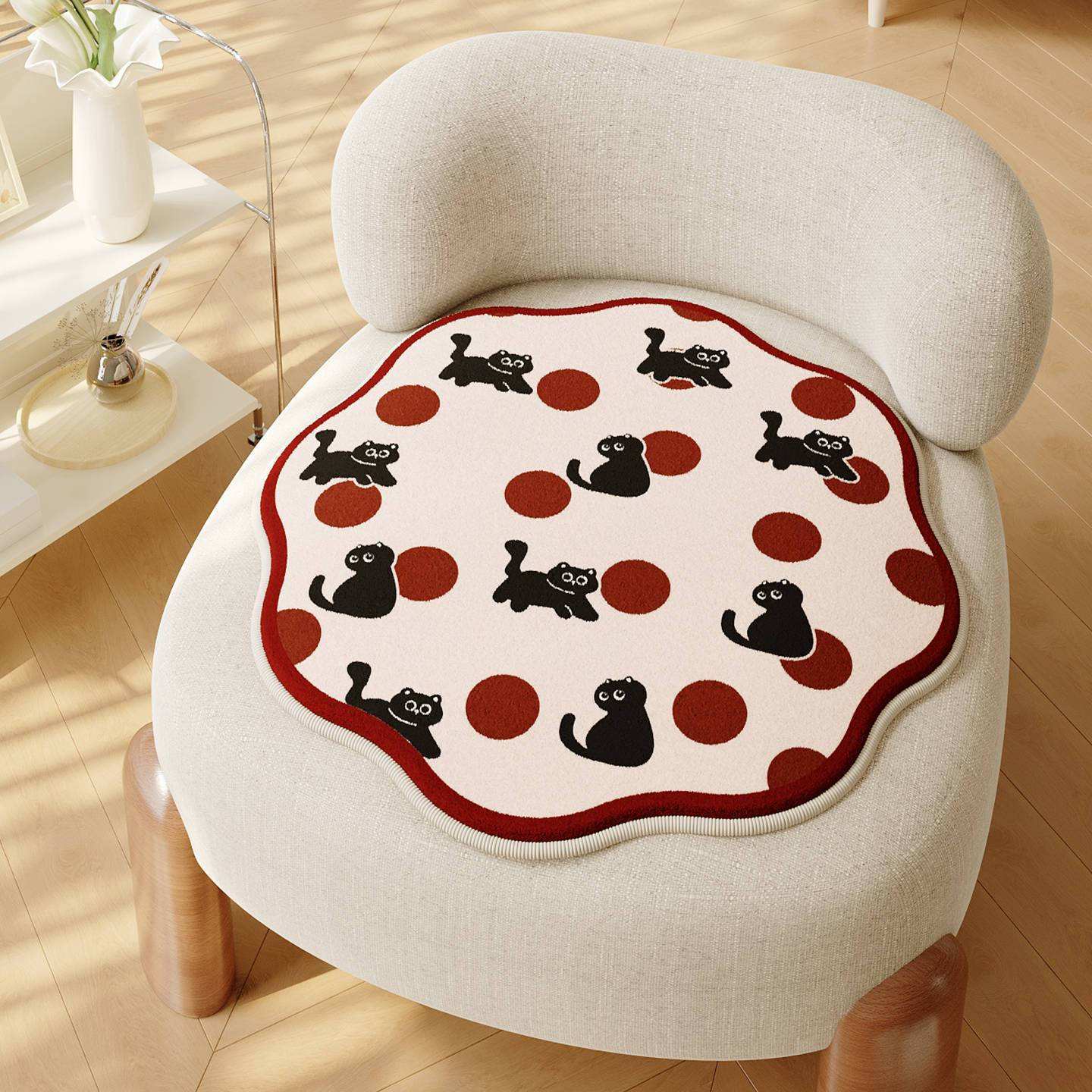 แมวดำลายจุดสีแดง