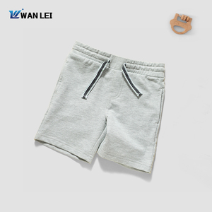 クールな夏の男の子用セット アウトドアスポーツウェア 綿混 キッズTシャツ ショートパンツ アクティブな幼児用衣装 家族お揃いコーデ - Product Image 2
