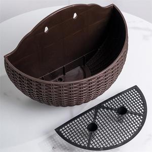 Jardinière suspendue semi-circulaire en plastique tressé imitation rotin pour jardin extérieur - Product Image 6