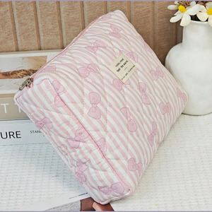 Dễ thương Macaron Màu công suất lớn Túi mỹ phẩm trường hợp Trọng lượng nhẹ Fluffy điền du lịch bán buôn biểu tượng tùy chỉnh trang điểm túi - Product Image 4