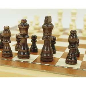 Eğitim kurulu oyunu uluslararası satranç ahşap satranç tahtası ve satranç taşları