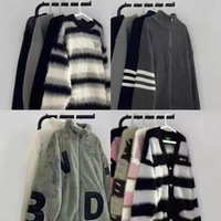 Weicher, Elastischer PU-Kunstfell-Samt Gestreifter Farbblock-Pullover für Damen Herbst/Winter Locker Sitzender Designer-inspirierter Nischen-Strickpullover