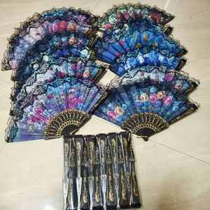 Abanicos de mano plegables de moda con estampado de seda de una sola capa y logotipo dorado, con varillas de plástico, ideales para bodas, venta al por mayor. - Product Image 1