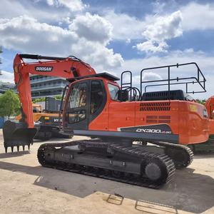 Excavatrice sur chenilles Doosan DX300 à bras long, forte force de creusement, qualité fiable, équipement lourd polyvalent pour la vente mondiale - Product Image 1