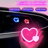 Lumière LED sans fil pour vitre arrière de voiture, double forme de cœur, alimentée par énergie solaire, éclairage décoratif néon ambiant avec chargement Type-C, sans câblage