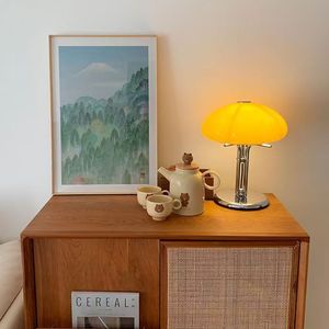 Luxuriöse Kreative Eisen-Pilz- & Kürbis-Tischlampe Hochwertige Designer Einfache Verstellbare Elektrische Nachtleuchte für Schlafzimmer - Product Image 6