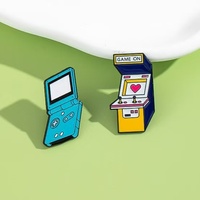 Großhandel Metall-Cartoon-Pins: Niedliche Spielkonsolen-Brosche, Kreative Klapphandy-förmige Emaille-Anstecknadel, Modische Revers-Pin-Dekoration