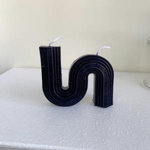 Décoration d'intérieur en gros, bougies parfumées originales personnalisées, bougies blanches en forme de pilier, bougies esthétiques colorées avec un design unique - Product Image 5