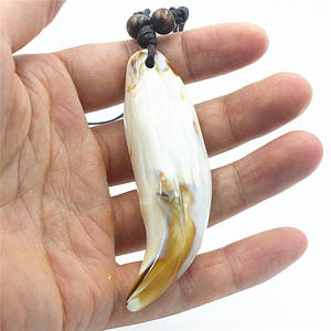 Collar de Amuleto Tibetano Sagrado con Colgante de Diente de Lobo de Resina en Forma de Gota de Agua, Pulido a Mano, de 8.2 cm de Largo, para Hombre - Product Image 2