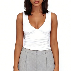 Top corto fruncido con cuello en V para mujer - Camiseta sin mangas ajustada, ropa de mujer a la moda - Product Image 2