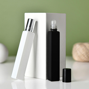 ขวดน้ำหอมแก้วใสขนาดเล็ก 10 มล. รุ่น LingKa Luxury พร้อมดีไซน์สี่เหลี่ยมไล่เฉดสี พิมพ์ลายสกรีน LK01 - Product Image 1
