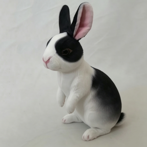 Peluche réaliste personnalisée de lapin néerlandais noir et blanc, lapin en peluche en position debout avec oreilles intérieures roses - Product Image 2