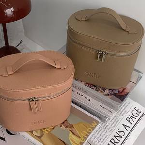 Bolsa de Maquillaje Portátil Ovalada de Cuero PU con Asa, Bolsa Organizadora de Cosméticos de Gran Capacidad con Divisores - Product Image 6